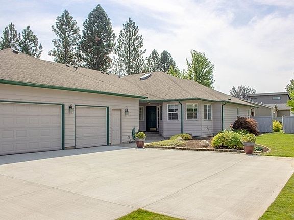 3rd image of 2316 E 55th Ave #1