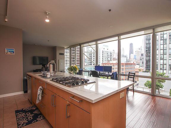 2nd image of 653 N Kingsbury St APT 806