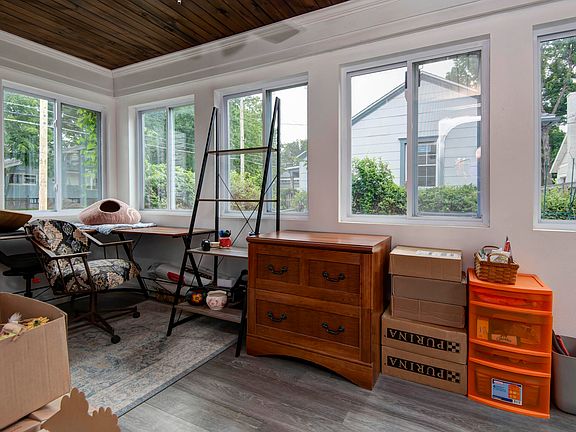 4th image of 1460 E Grand Street