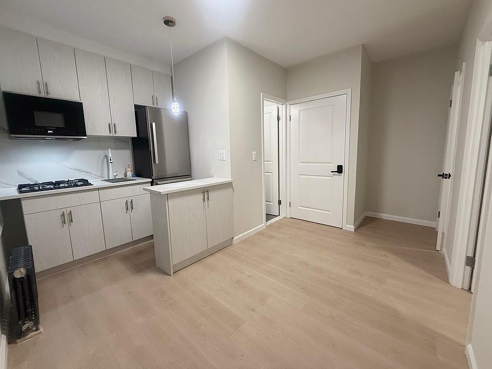 New Kitchen and Appliances.