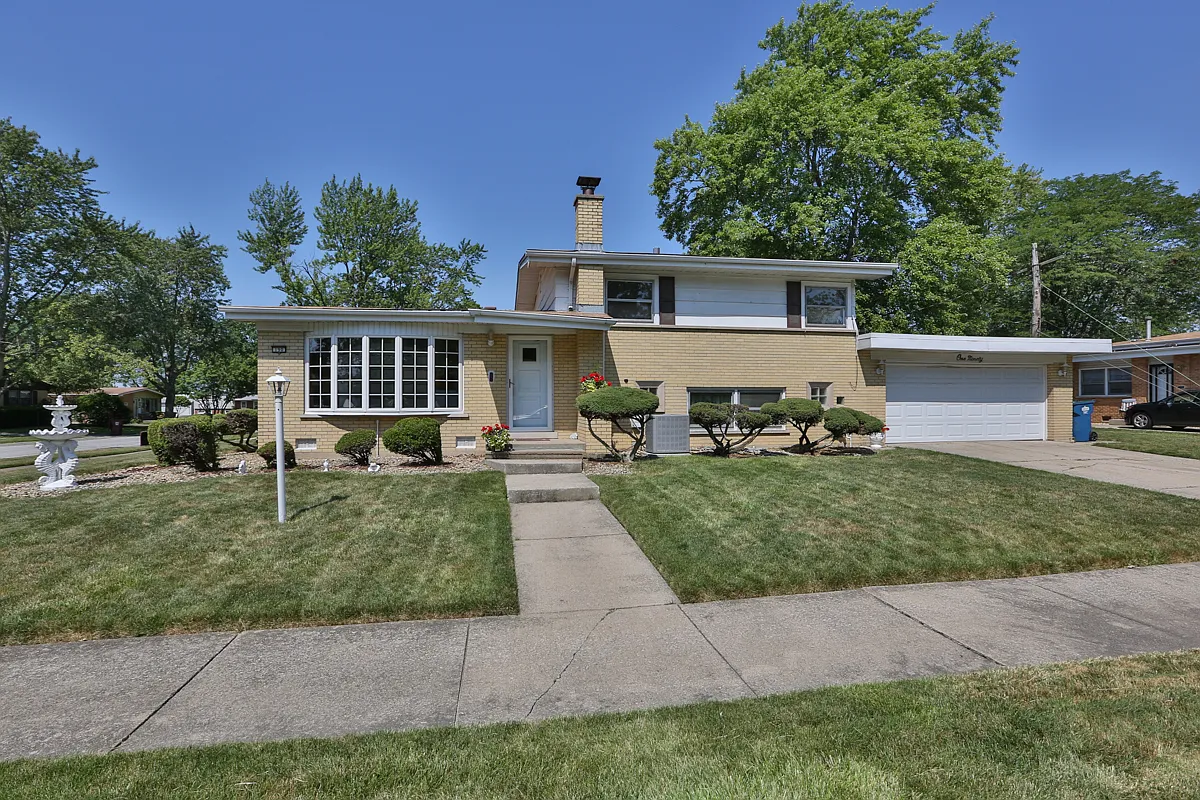 190 Joyce Ln photo 1