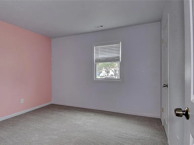 1093 Salisbury Dr — Photo 15