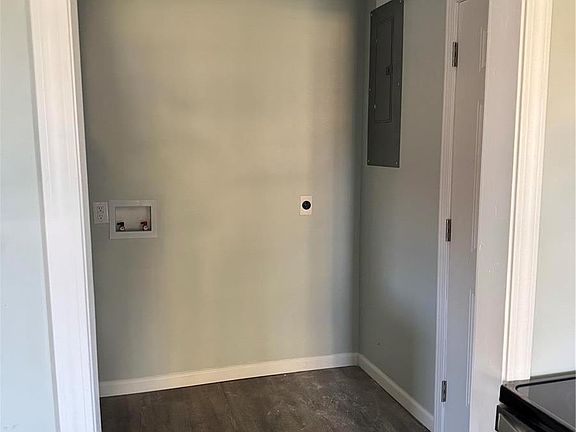 4th image of 824 Hunter St