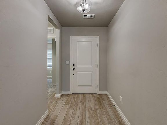 5th image of 371 Park Ln