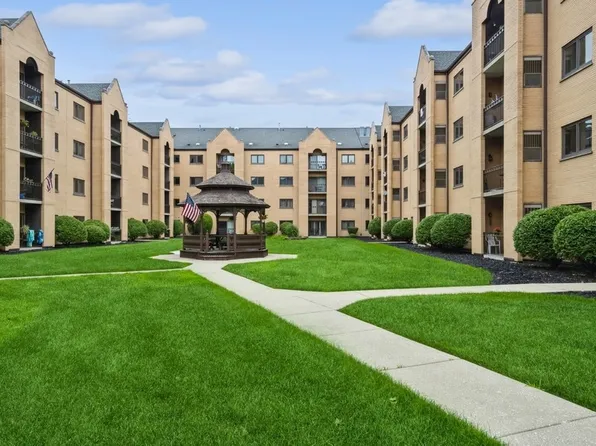 7400 W Lawrence Ave Unit 329, Harwood Heights, IL 60706