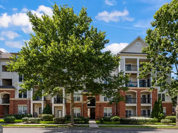 11397 Aristotle Dr #11409, Fairfax, VA 22030