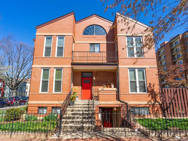 800 G St NE #B — Photo 8