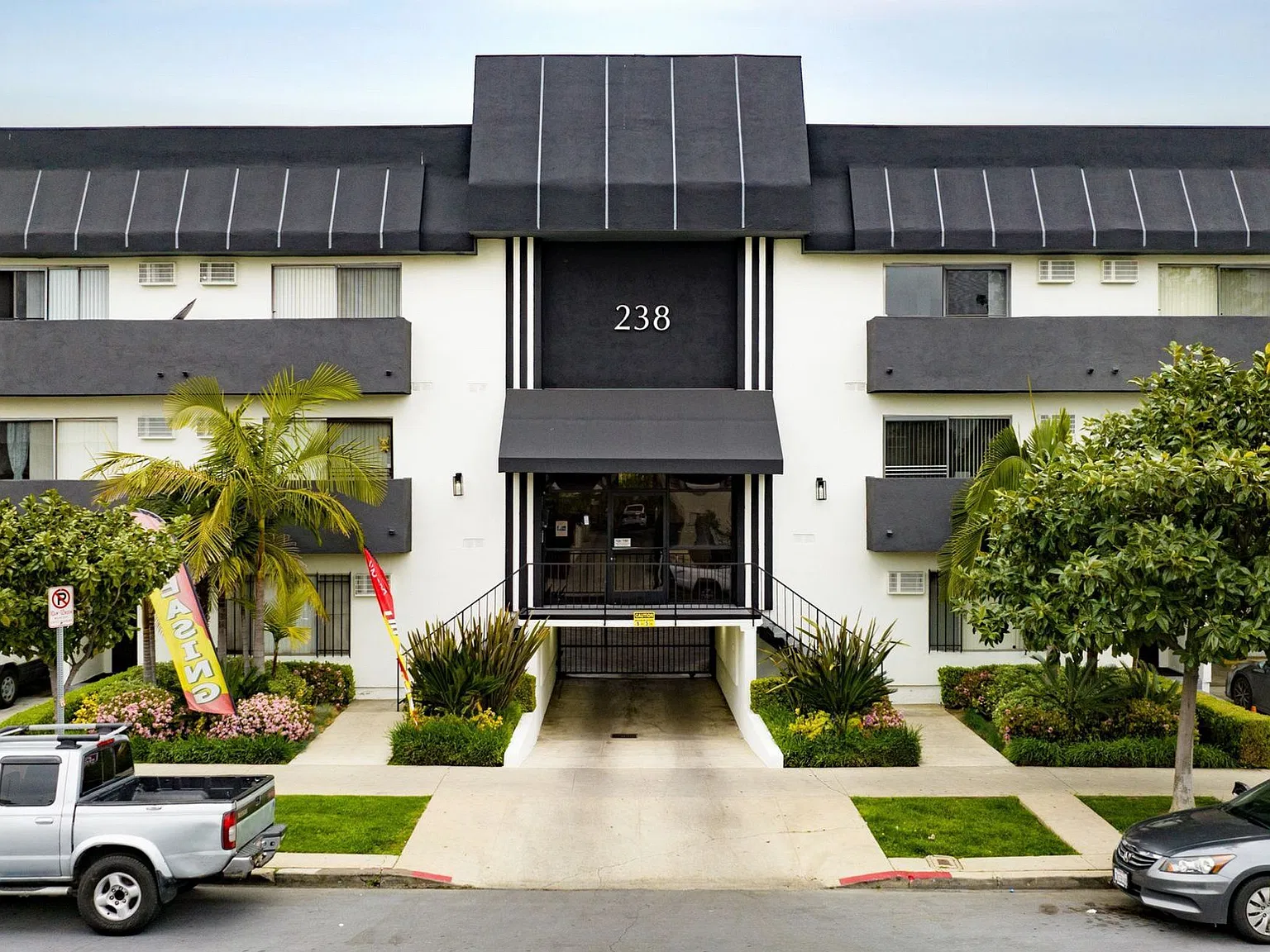 238 South Serrano Ave — Photo 2