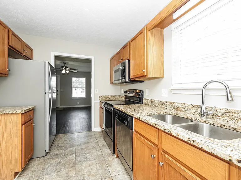 1502 Killarney Dr — Photo 7