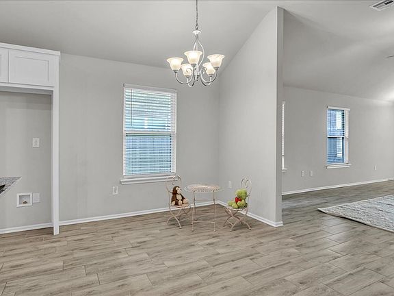 5th image of 3824 Central Park Dr