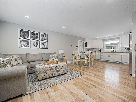 3rd image of 1579 Morton Ct