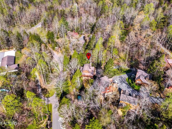 415 Silver Maple Ln, Gatlinburg, TN 37738