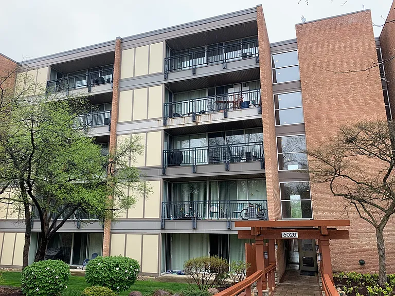 6020 Oakwood Dr #4H — Photo 1