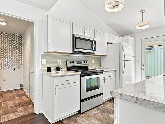 4th image of 1923 Prune St