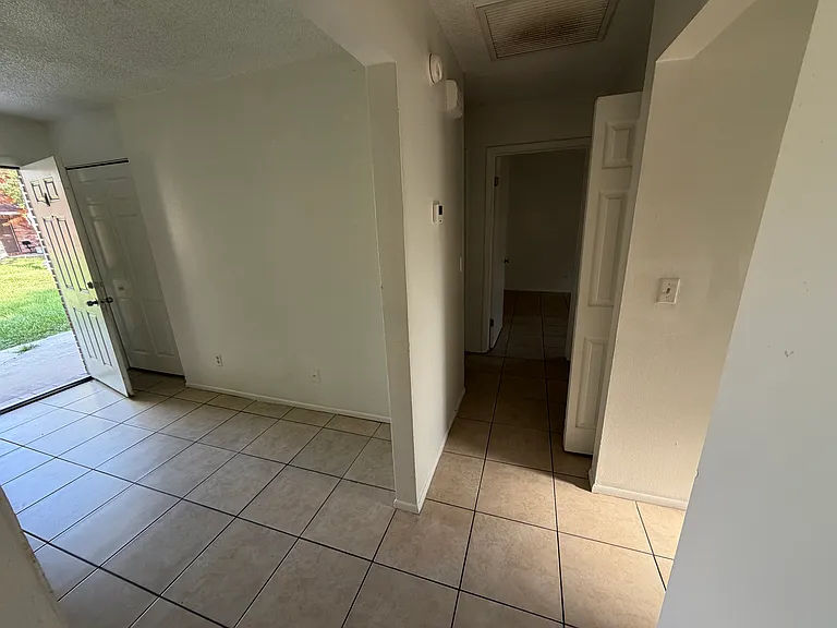 2300 W Cannon Ter NW #B — Photo 8