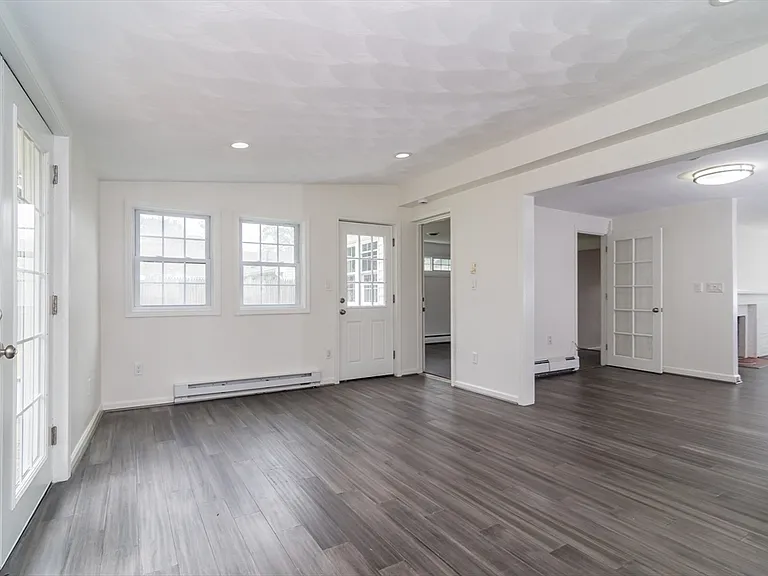 22 Wethersfield Rd — Photo 8