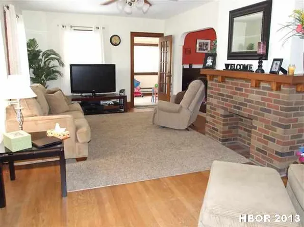 114 E High St, Fostoria, OH 44830