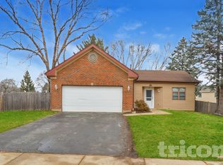 24 Daybreak Ridge Trl, Cary, IL 60013
