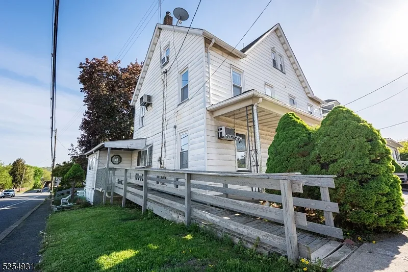 2 bed, 1.0 bath, $2,000 — Photo 1