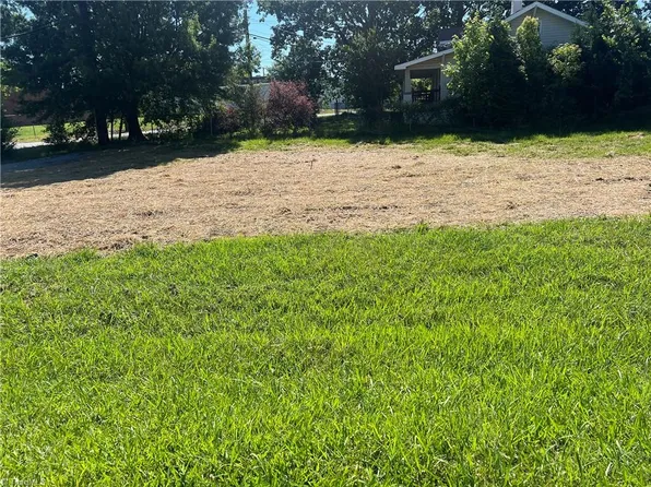 1715 Lincoln Dr, High Point, NC 27260