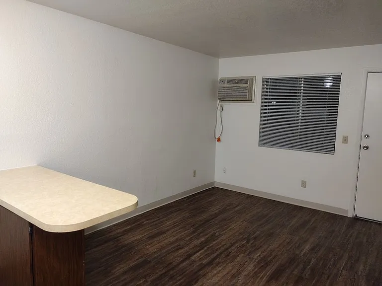 3520 E 2nd St #10 — Photo 22