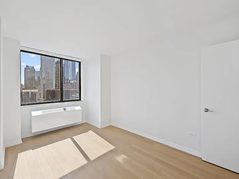 75 W End Ave #P18D — Photo 8