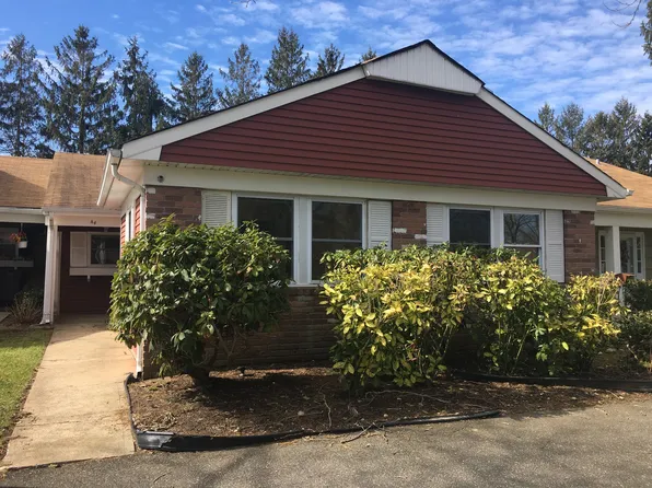 44 Hearthside Dr, Mount Sinai, NY 11766