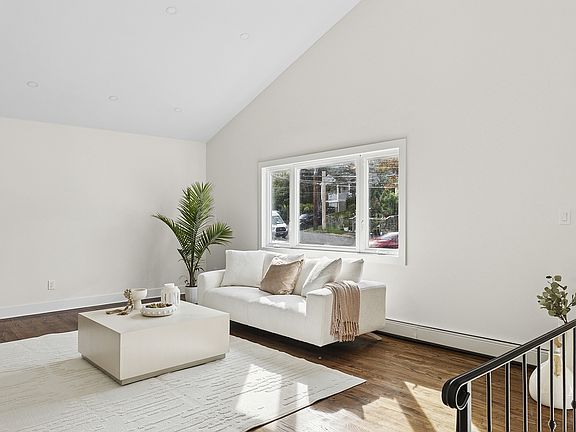 3rd image of 21A Neulist Ave