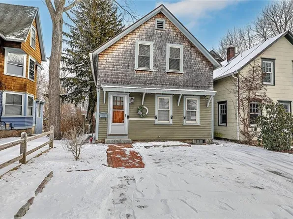 23 Cleveland St, South Kingstown, RI 02879
