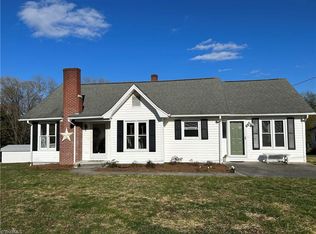 525 Lovers Ln, Mount Airy, NC 27030