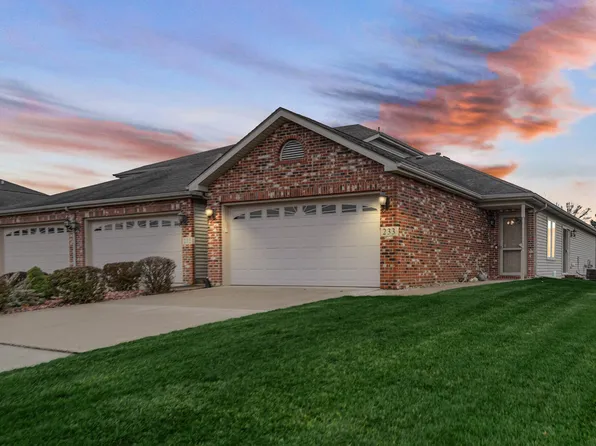 233 Deer Trail Ln, Schererville, IN 46375