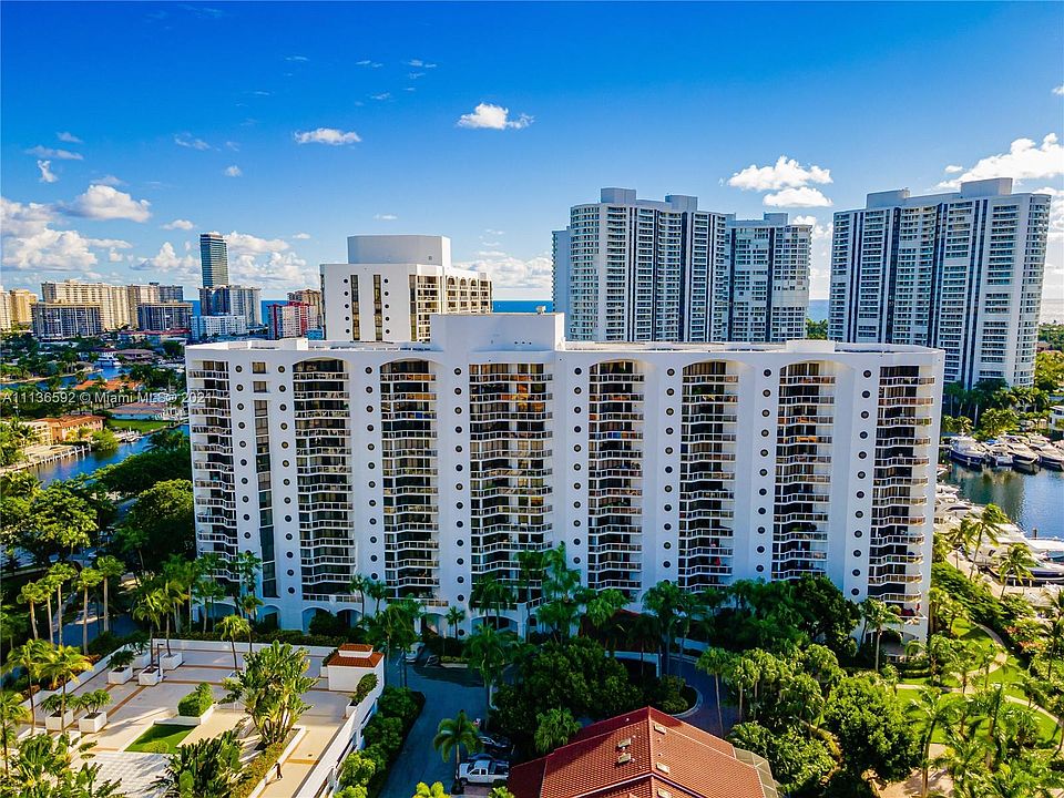 One of the best Buildings in Aventura, Portsview @ The Waterways