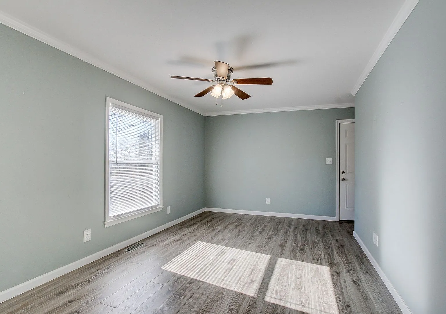 Spectacular Remodeled Ranch Style Home With Hardwood Flooring and Stainless Steel Appliances — Photo 2