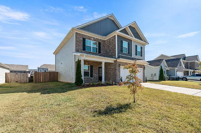 5 bed, 2.5 bath, 2150 sqft, $1,795 — Photo 3