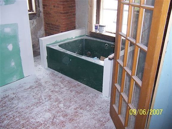 Whirlpool tub off of master bedroom