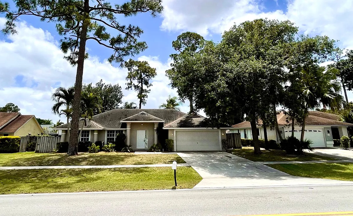 Building Photo - 13868 Paddock Dr