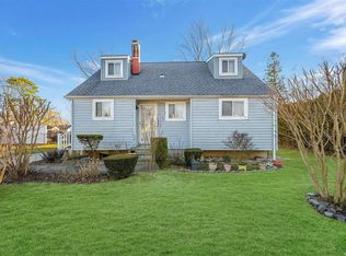 56 Pilgrim Rd, Brentwood, NY 11717