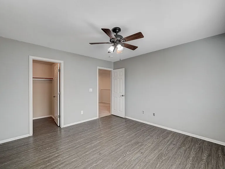 6637 Cliff Shore Ct — Photo 44