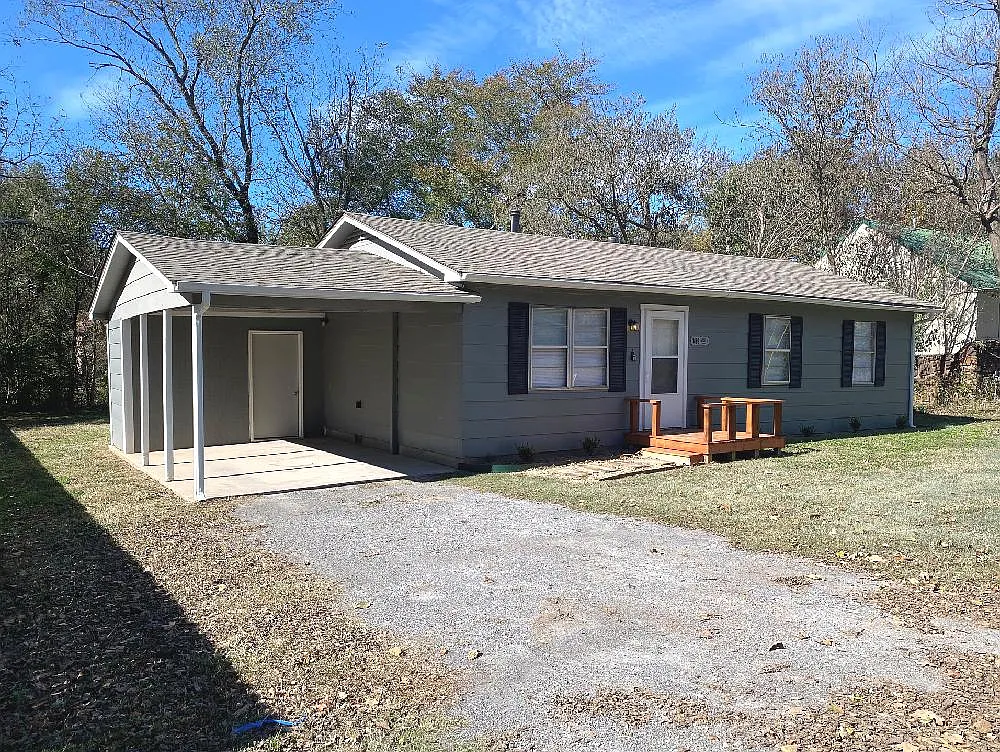 3 bed, 1100 sqft, $925 — Photo 1