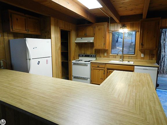 5th image of 24264 Oxbow Ln N
