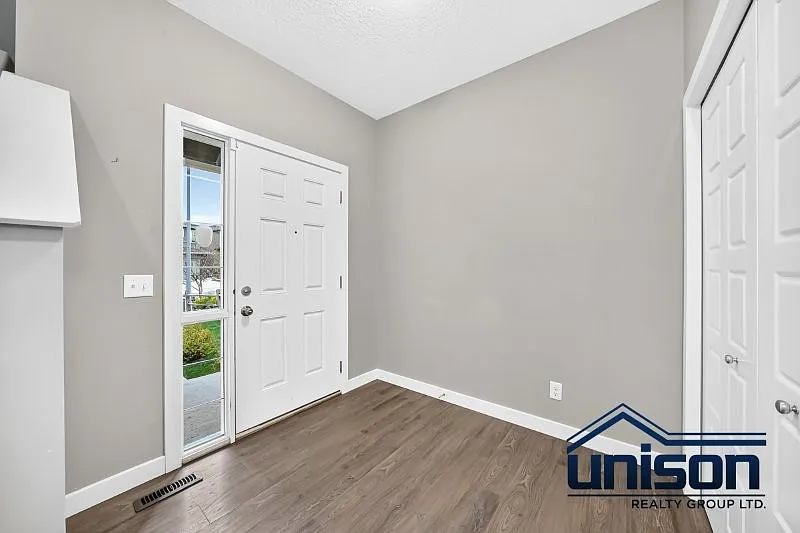 3 bed, 1953 sqft, $2,900 — Photo 1