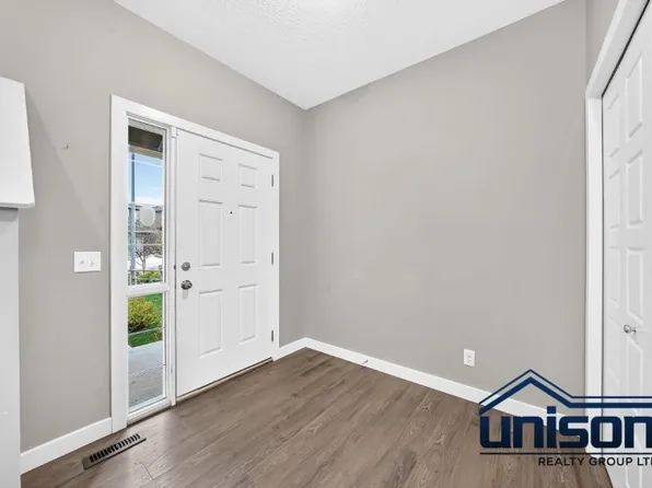 84 Cimarron Springs Cir, Okotoks, AB T1S 0M3