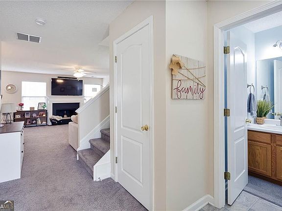 3rd image of 417 Red Coat Ln