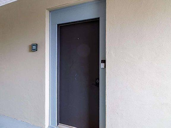 2nd image of 25 Clubhouse Towers Cir Unit 709