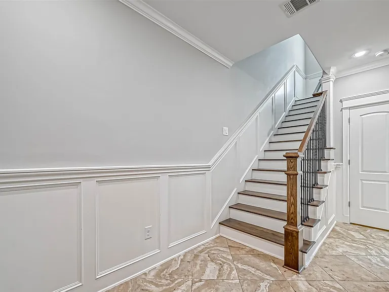 2113 Bidwell Dr — Photo 12