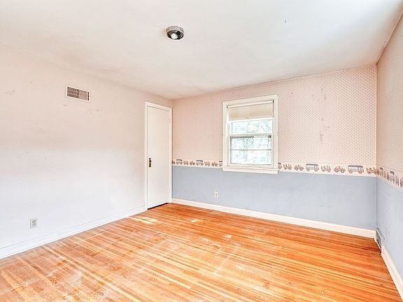 32nd image of 262 Commodore Pkwy