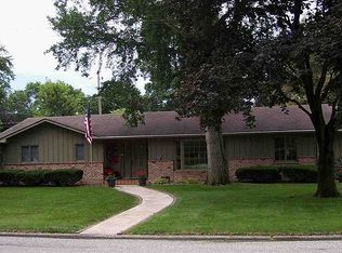 401 Cedar Ct, Monticello, IL 61856