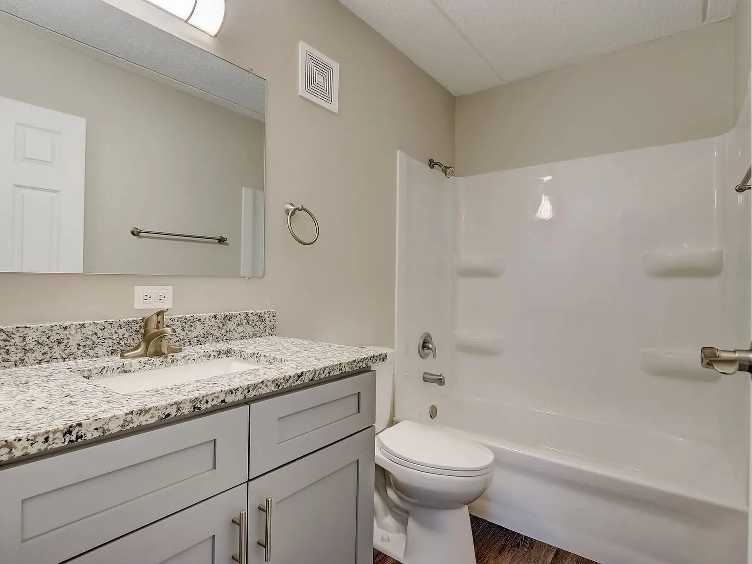 Bartlett Court Apartments — Photo 4