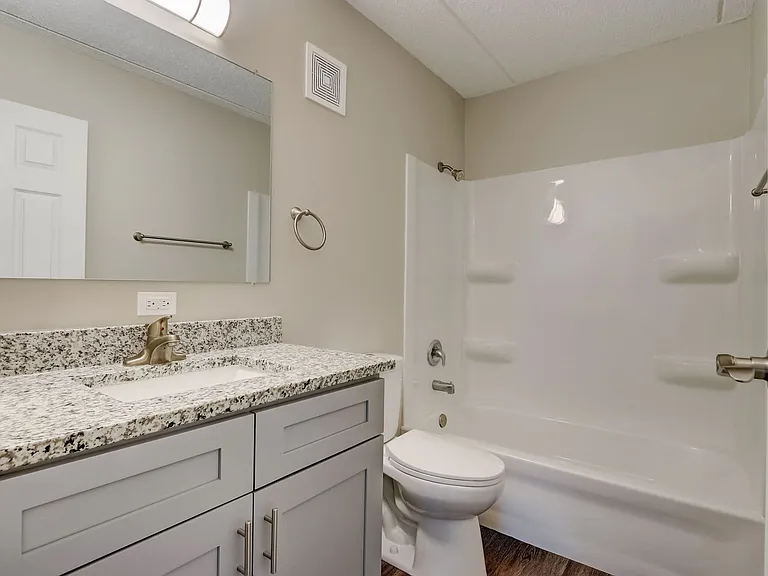 Bartlett Court Apartments — Photo 4