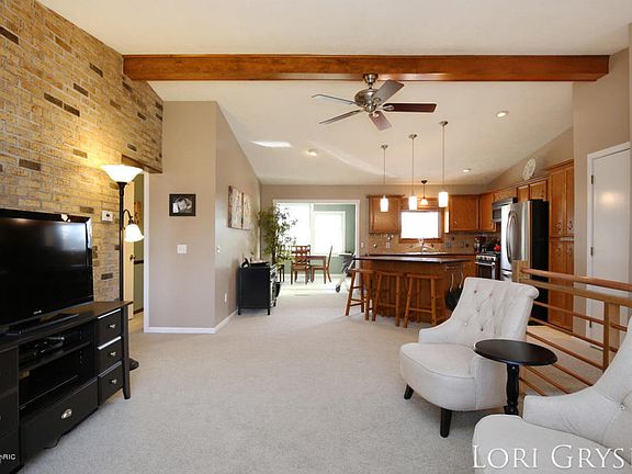 4th image of 2038 Oak Hollow Dr